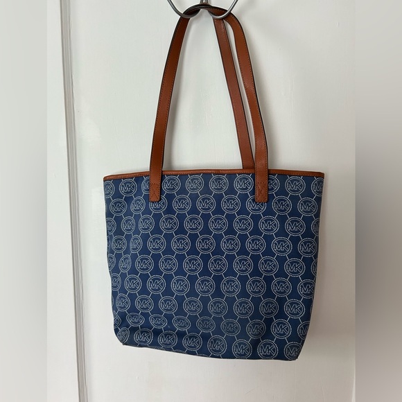 Michael Kors Purse - Picture 4 of 9